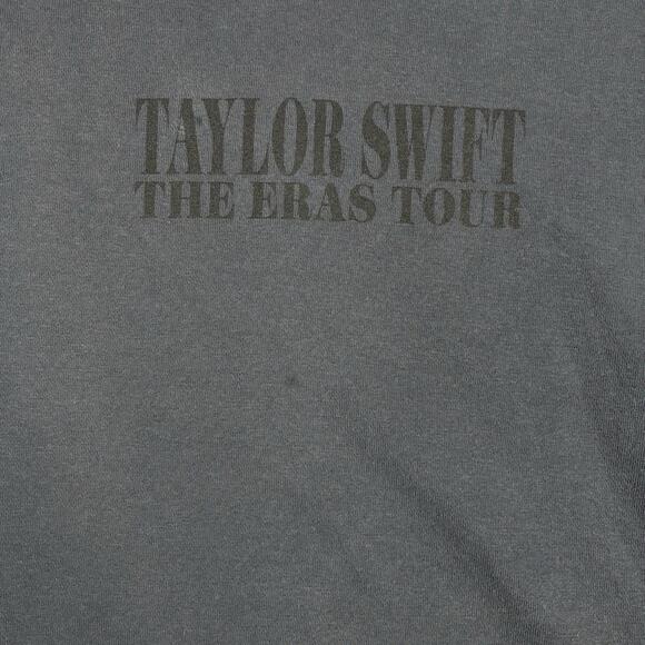 Taylor Swift Eras Tour 2023 Crewneck Sweatshirt Medium Official Concert Merch - Picture 2 of 8